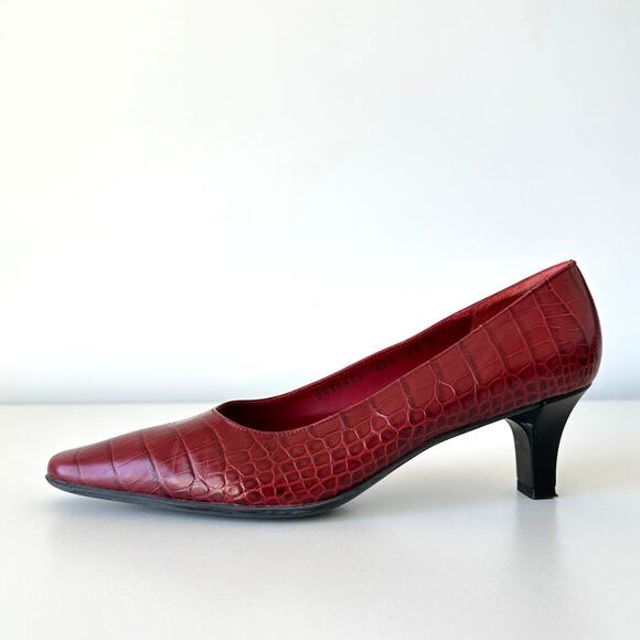 Salvatore Ferragamo Burgundy Red Croc Embossed Leather Heel Pumps Size 7.5 B - Picture 3 of 13